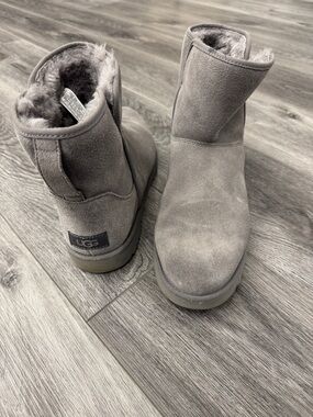 UGG Short Suede Boots - Gray